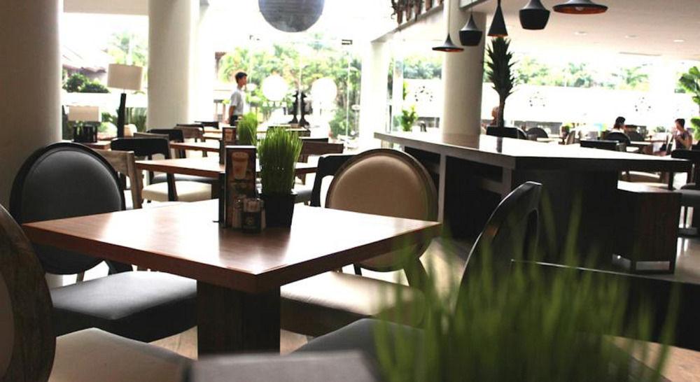 Primebiz Hotel Kuta Kuta Lombok Exterior foto